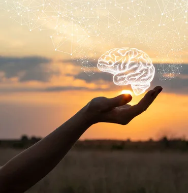 représentation d'un cerveau humain au dessus d'une main hypnose (1)